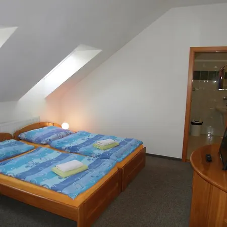 A Restaurace U Veterana 招待所 Frenštát pod Radhoštěm