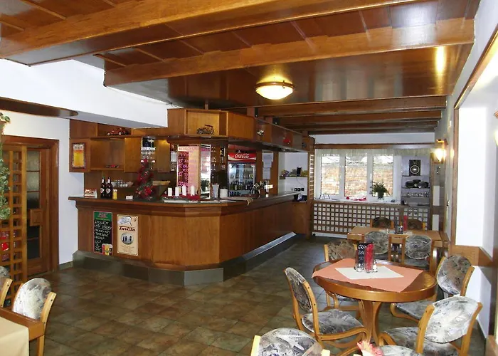 Πανσιόν A Restaurace U Veterana *